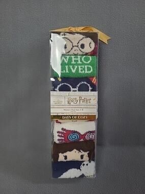 Harry Potter 7 Days of Cozy Fuzzy Crew Socks Womens Size 4-10 (7 Pairs Of Socks)